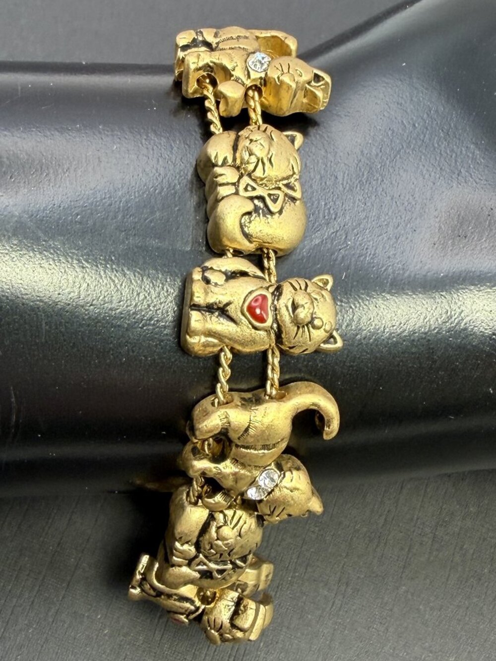 Vintage Avon GP Cat Mouse Sliding Charm Bracelet Red Heart Collar 7”